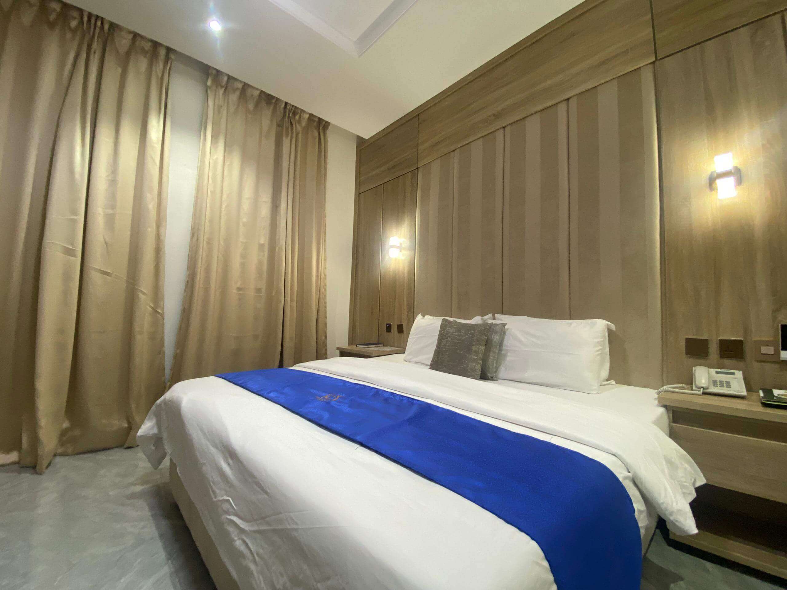 Deluxe room 5